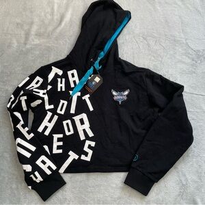 Charlotte Hornets Hoodie Large Womens NWT FISLL Jumble Print Crop Black NBA